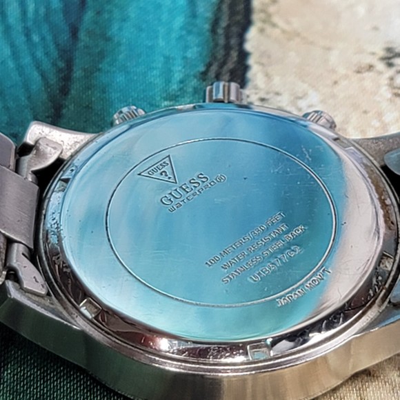 GUESS Women’s Watch Silver Waterpro 100M / 330ft Water Resistant Timepiece - Picture 4 of 4